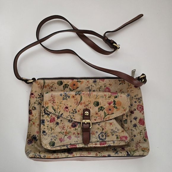 Patricia Nash Handbags - Patricia Nash Leather Avellino Floral Medium Front Pocket Crossbody